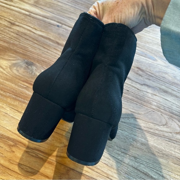 Zigi Soho Nydia Women’s Black Faux Suede Block Heel Round Toe Booties Side Zip 8 - Picture 5 of 8